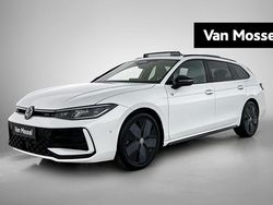 Wit Nieuw 2025 VW Passat Business Stationwagen | € 59.900