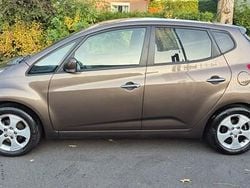 Bruin (metallic) Gebruikt 2013 Kia Venga Hatchback | € 10.750 (Eerlijke prijs)