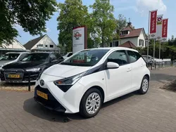 Wit Gebruikt 2022 Toyota Aygo X-play Hatchback | € 11.950 (Super prijs)