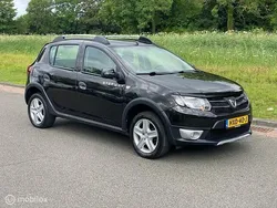 Zwart, metallic lak Gebruikt 2013 Dacia Sandero Lauréate Hatchback | € 5.750 (Goede deal)