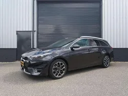 Zwart, metallic lak Gebruikt 2022 Kia Ceed Sportswagon GT-Line Stationwagen | € 22.450 (Eerlijke prijs)
