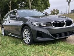 Grijs Gebruikt 2022 BMW 330e Stationwagen | € 33.000 (Eerlijke prijs)