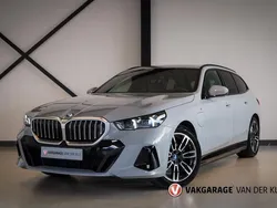 Grijs, metallic lak Gebruikt 2024 BMW 530e M Sport Stationwagen | € 64.950