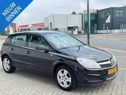 Zwart Gebruikt 2009 Opel Astra Essentia Hatchback | € 1.977 (Goede deal)
