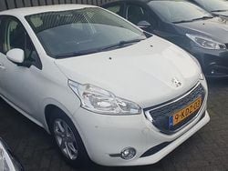 Wit Gebruikt 2013 Peugeot 208 Envy Hatchback | € 4.995 (Eerlijke prijs)