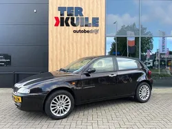 Zwart Gebruikt 2002 Alfa Romeo 147 Distinctive Hatchback | € 1.950