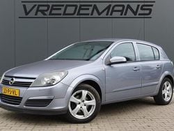 Grijs, metallic lak Gebruikt 2004 Opel Astra Enjoy Hatchback | € 1.950 (Eerlijke prijs)