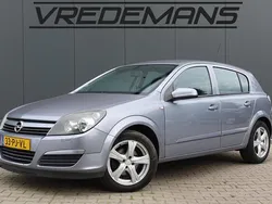 Grijs, metallic lak Gebruikt 2004 Opel Astra Enjoy Hatchback | € 2.950 (Duur)