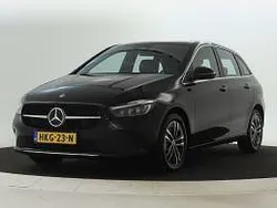 Zwart, metallic lak Gebruikt 2023 Mercedes B250 Luxury MPV | € 34.745 (Eerlijke prijs)