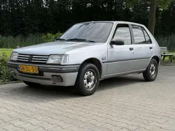 Grijs Gebruikt 1993 Peugeot 205 GT Sedan | € 4.999