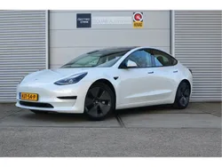 Wit Gebruikt 2021 Tesla Model 3 Standard Range Sedan | € 25.999 (Eerlijke prijs)