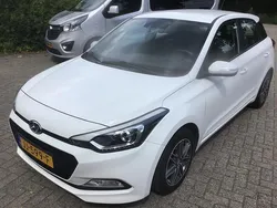 Wit Gebruikt 2016 Hyundai i20 Comfort Hatchback | € 6.700 (Eerlijke prijs)