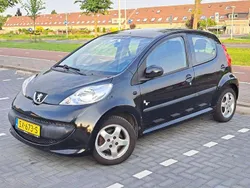 Zwart Gebruikt 2008 Peugeot 107 Hatchback | € 14.000