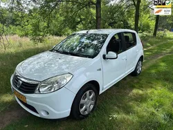 Wit Gebruikt 2012 Dacia Sandero Lauréate Hatchback | € 2.150