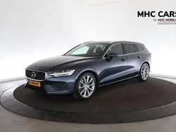 Blauw Gebruikt 2019 Volvo V60 Momentum Stationwagen | € 24.400 (Goede deal)