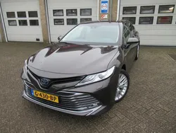 Bruin Gebruikt 2019 Toyota Camry Premium Sedan | € 29.500 (Eerlijke prijs)