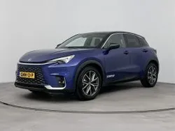 Blauw, metallic lak Gebruikt 2024 Lexus LBX SUV | € 42.950 (Eerlijke prijs)