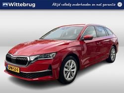 Rood Gebruikt 2024 Skoda Octavia Business Line Stationwagen | € 28.950 (Goede deal)