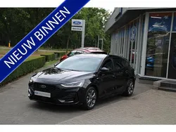 Zwart Gebruikt 2022 Ford Focus ST-Line X Hatchback | € 21.900 (Eerlijke prijs)