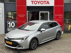 Grijs, metallic lak Gebruikt 2023 Toyota Corolla Edition Stationwagen | € 29.400 (Eerlijke prijs)