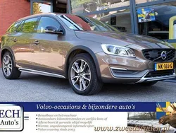 Bruin Gebruikt 2015 Volvo V60 CC Summum Stationwagen | € 16.950 (Eerlijke prijs)