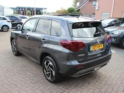 Grijs Gebruikt 2024 Suzuki Vitara Style SUV | € 30.950 (Eerlijke prijs)