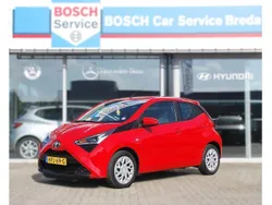 Rood Gebruikt 2022 Toyota Aygo X-play Hatchback | € 12.950 (Goede deal)