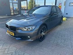 Grijs Gebruikt 2015 BMW 320 Sedan | € 10.999 (Eerlijke prijs)