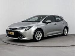 Grijs, metallic lak Gebruikt 2022 Toyota Corolla Hybrid Active Hatchback | € 22.900 (Eerlijke prijs)