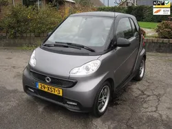 Zwart, metallic lak Gebruikt 2012 Smart ForTwo Coupé Pure Coupé | € 5.450 (Iets duurder)