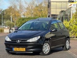 Zwart Gebruikt 2004 Peugeot 206 S Hatchback | € 1.999 (Eerlijke prijs)