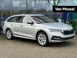 Zwart, metallic lak Gebruikt 2024 Skoda Octavia Business Line Stationwagen | € 31.944 (Eerlijke prijs)
