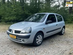 Grijs Gebruikt 2002 Renault Clio II Hatchback | € 1.000 (Eerlijke prijs)