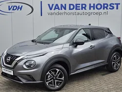 Grijs, metallic lak Gebruikt 2024 Nissan Juke N-Connecta SUV | € 25.895 (Iets duurder)