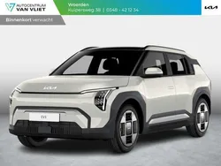 Ivory silver Nieuw 2025 Kia EV3 4 SUV | € 43.490 (Eerlijke prijs)