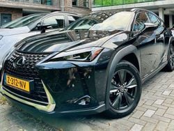 Zwart Gebruikt 2022 Lexus UX 250h Luxury Line SUV | € 30.750 (Eerlijke prijs)