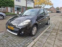 Zwart Gebruikt 2011 Renault Clio II Collection Hatchback | € 2.250 (Goede deal)