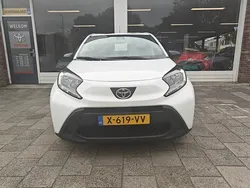 Wit Gebruikt 2024 Toyota Aygo Play Hatchback | € 17.450 (Eerlijke prijs)