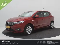 Rood, metallic lak Gebruikt 2021 Dacia Sandero Comfort Hatchback | € 11.685 (Super prijs)