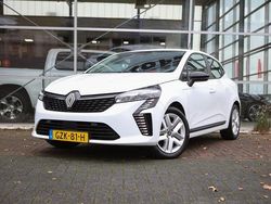 Wit Gebruikt 2024 Renault Clio Hatchback | € 21.950
