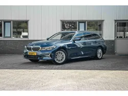 Blauw, metallic lak Gebruikt 2022 BMW 320 Sport Line Stationwagen | € 26.950 (Super prijs)