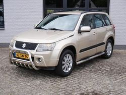 Beige, metallic lak Gebruikt 2006 Suzuki Grand Vitara Exclusive SUV | € 7.950 (Eerlijke prijs)