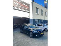 Zwart Gebruikt 2018 Peugeot 2008 Active SUV | € 9.950 (Eerlijke prijs)