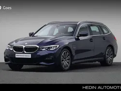 Blauw, metallic lak Gebruikt 2022 BMW 330 M Sport Stationwagen | € 37.880 (Eerlijke prijs)