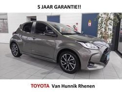 (metallic) Gebruikt 2022 Toyota Yaris Hybrid Style Hatchback | € 20.950 (Eerlijke prijs)
