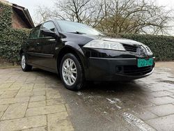 Zwart Gebruikt 2007 Renault Mégane II Business Sedan | € 1.750 (Eerlijke prijs)