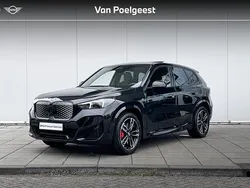 Saphirschwarz metallic (zwart metallic) Gebruikt 2025 BMW iX1 Shadowline SUV | € 38.900 (Goede deal)