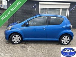 Blauw Gebruikt 2011 Toyota Aygo Comfort Hatchback | € 3.399 (Eerlijke prijs)