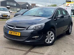 Zwart Gebruikt 2015 Opel Astra Edition Hatchback | € 6.850 (Goede deal)