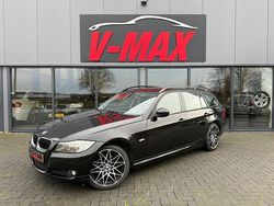 Zwart (metallic) Gebruikt 2009 BMW 318 Comfort Edition Stationwagen | € 6.750 (Iets duurder)
